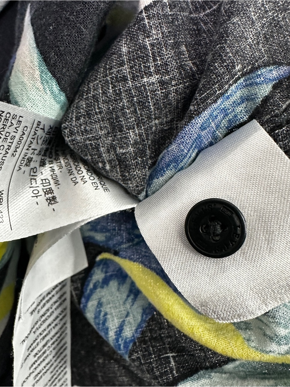 Levi’s Button Down Standard Fit Floral Men’s XXL Hemp Up Black Tropical - Picture 8 of 10